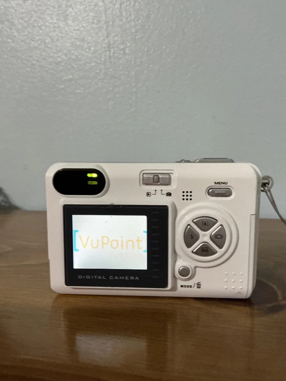 Y2K VuPoint Solutions 5.0 Megapixels White Digital Camera